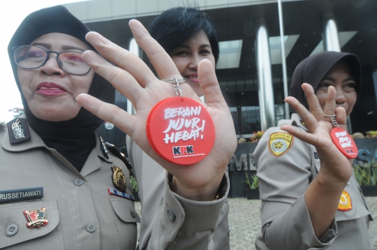 Aksi Polwan Antikorupsi di KPK