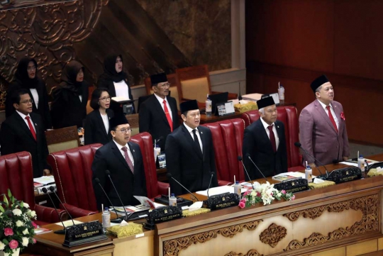 Potong Tumpeng Warnai Rapat Paripurna DPR dan DPD di Senayan