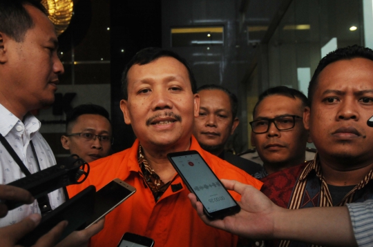 KPK Resmi Tahan Sekda Jawa Barat Iwa Karniwa Terkait Suap Meikarta