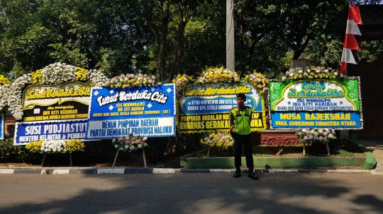 Karangan Bunga Buka Cita untuk Ibunda SBY Hiasi Puri Cikeas