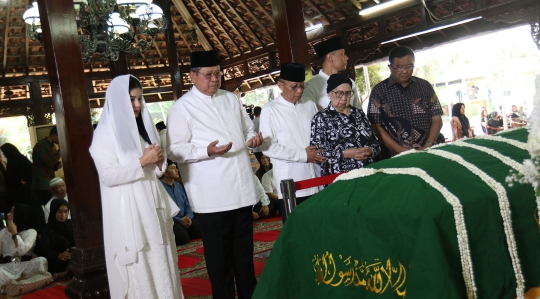 Suasana Rumah Duka Ibunda SBY, Siti Habibah di Puri Cikeas