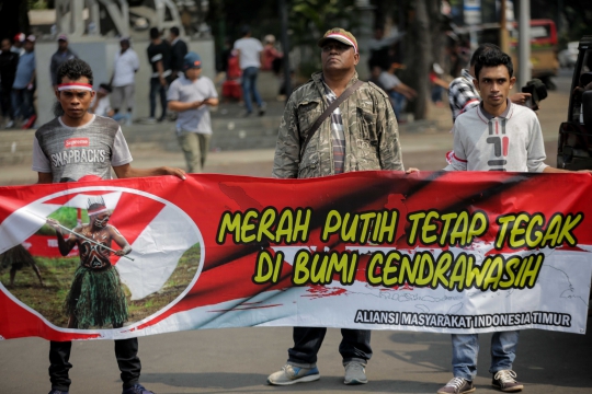 Aksi Demo Menyerukan Papua Tetap NKRI di Istana Merdeka