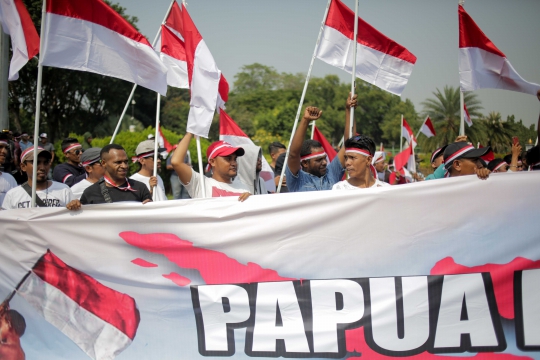 Aksi Demo Menyerukan Papua Tetap NKRI di Istana Merdeka