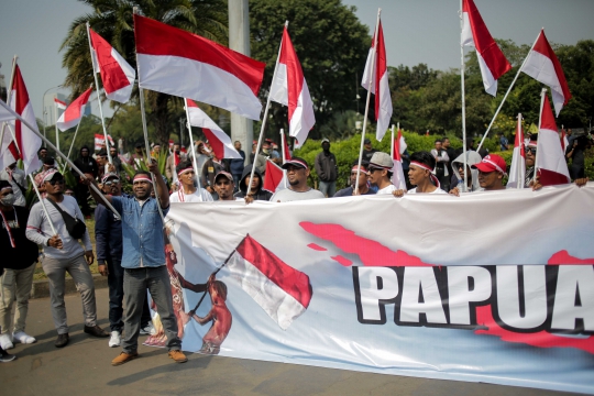 Aksi Demo Menyerukan Papua Tetap NKRI di Istana Merdeka