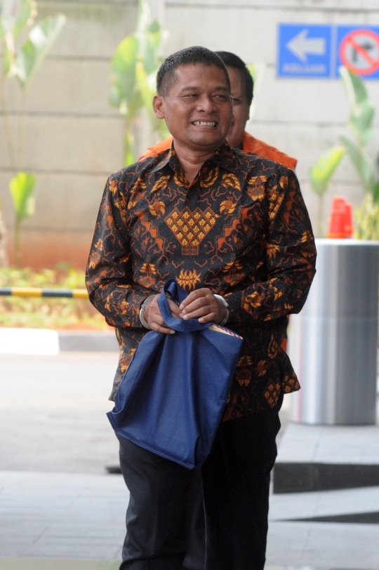 Diperiksa KPK, Terpidana Mantan Panitera Pengganti PN Jakut Umbar Senyum