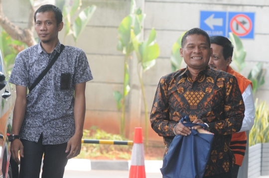 Diperiksa KPK, Terpidana Mantan Panitera Pengganti PN Jakut Umbar Senyum