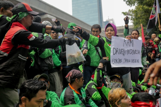 Ratusan Driver Gojek Geruduk Kedubes Malaysia
