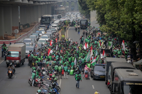 Ratusan Driver Gojek Geruduk Kedubes Malaysia