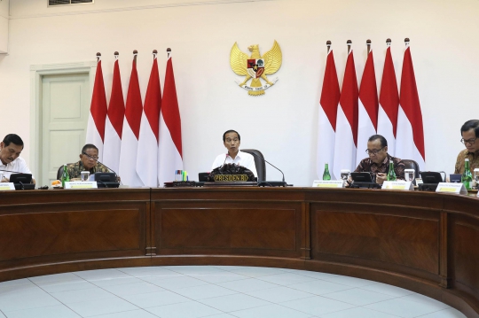 Jokowi Pimpin Rapat Terbatas soal Industri 4.0