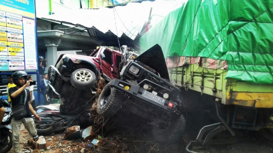 5 Kecelakaan Maut Lalu Lintas Paling Tragis di Indonesia