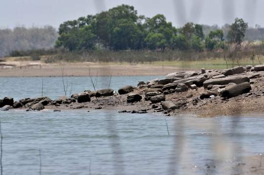 Fenomena Makam Lama Bermunculan di Tengah Waduk Gajah Mungkur