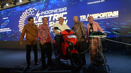 Mengunjungi Pameran Mobil Listrik IEMS 2019