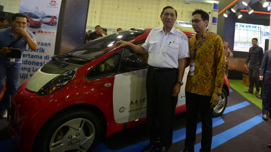 Mengunjungi Pameran Mobil Listrik IEMS 2019