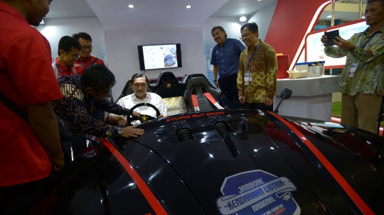 Mengunjungi Pameran Mobil Listrik IEMS 2019