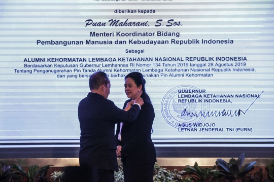 Puan Maharani Dianugerahi Pin Alumni Kehormatan Lemhannas