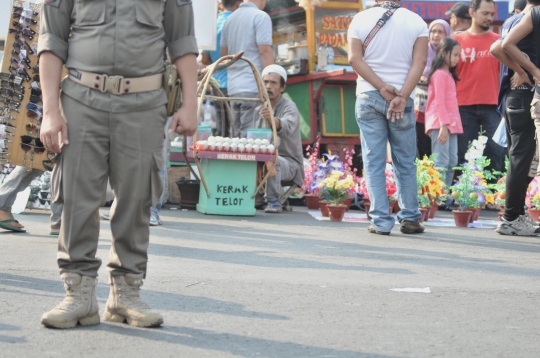 Lapak PKL Persempit Jalur Car Free Day