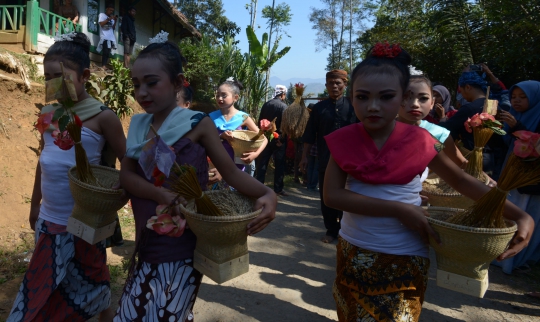 Melihat Upacara Seren Taun ke-651 di Kampung Ciptagelar