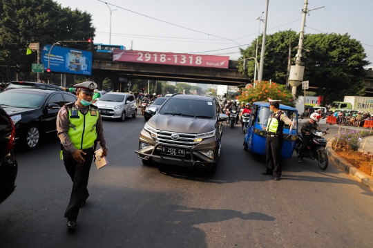 Suasana Pemberlakuan Ganjil-Genap di Fatmawati Raya