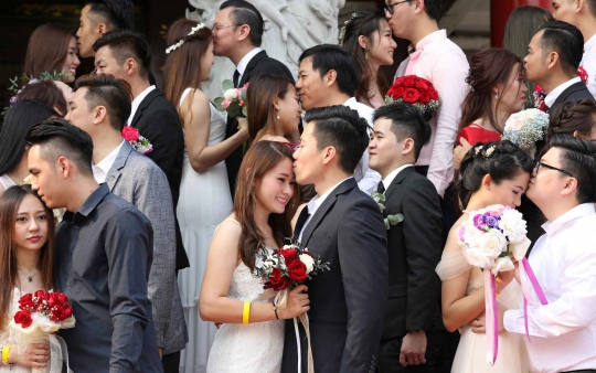 Momen Pernikahan Massal Warga Malaysia di Tanggal Cantik
