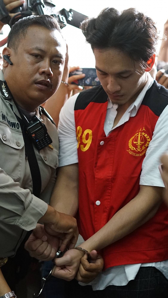 Jefri Nichol Jalani Sidang Perdana Kasus Narkotika