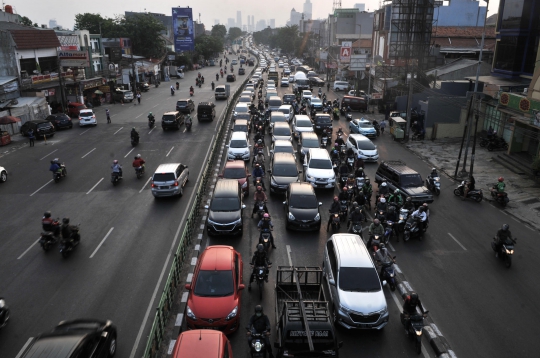 Kemacetan Panjang di Jalur Alternatif Akibat Perluasan Ganjil Genap