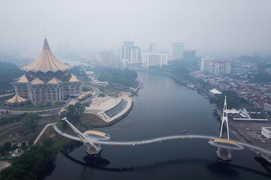 Pemandangan Wilayah Malaysia Diselimuti Kabut Asap dari Indonesia