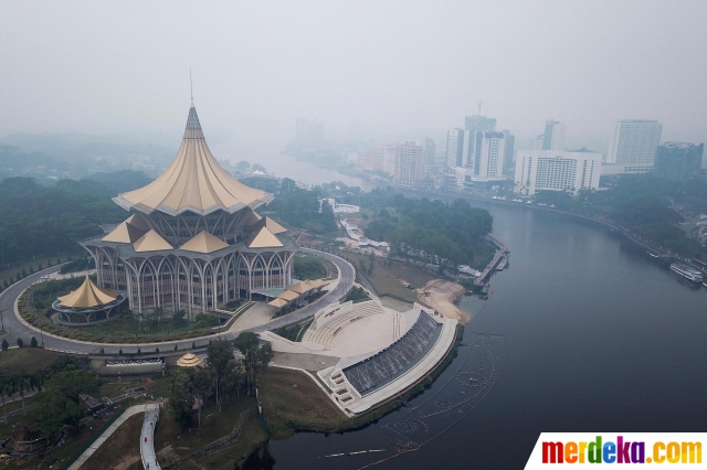Foto Pemandangan Wilayah Malaysia Diselimuti Kabut Asap Dari Indonesia Merdeka Com