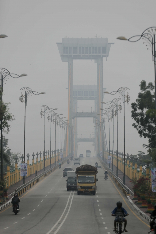 Kondisi Kabut Asap Pekat Selimuti Pekanbaru