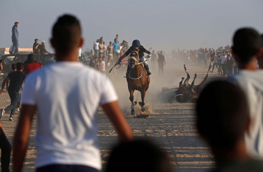 Melihat Balap Kuda di Jalur Gaza