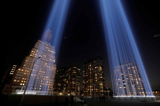 Mengenang Tragedi 11 September, Tribute in Light Sinari Langit New York