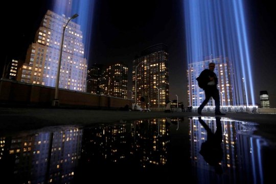 Mengenang Tragedi 11 September, Tribute in Light Sinari Langit New York