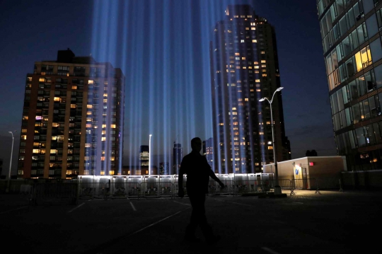 Mengenang Tragedi 11 September, Tribute in Light Sinari Langit New York