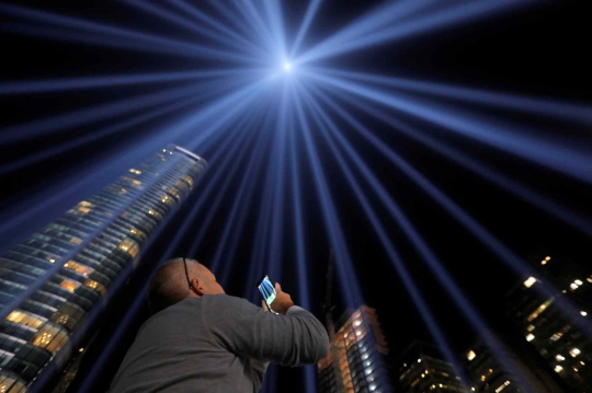 Mengenang Tragedi 11 September, Tribute in Light Sinari Langit New York