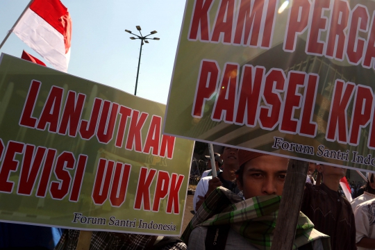 Massa Pro dan Kontra Revisi UU KPK Demo di Depan DPR