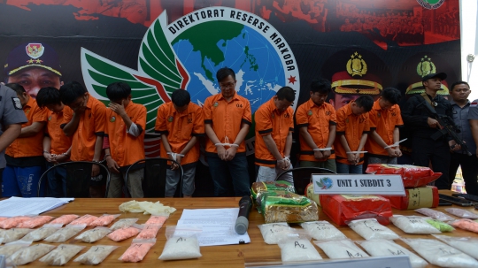 Wajah 12 Pengedar Narkoba Jaringan Jakarta-Pekanbaru-Malaysia