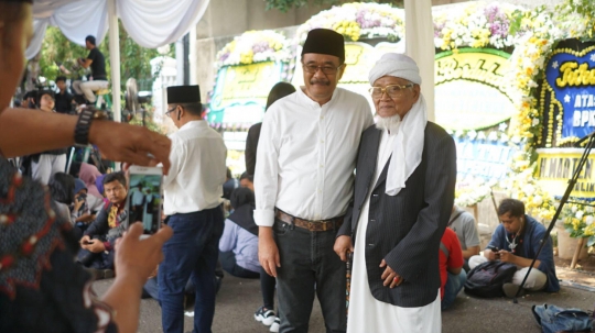 Tokoh Nasional Berdatangan ke Rumah Duka BJ Habibie