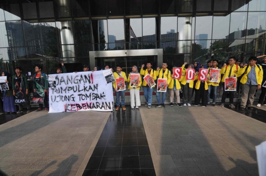 Aksi Novel dan Mahasiswa se-Indonesia Tolak Revisi UU KPK