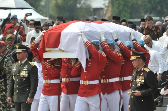 Upacara Militer Iringi Pemakaman BJ Habibie