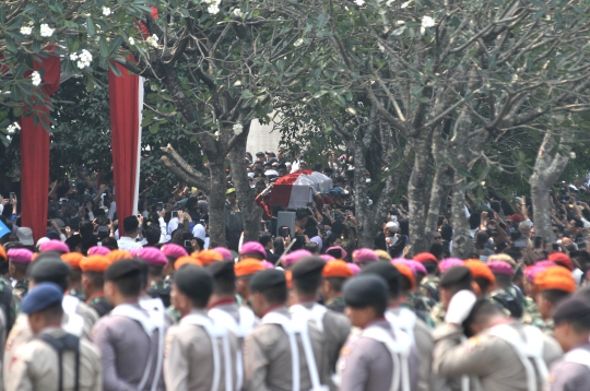 Upacara Militer Iringi Pemakaman BJ Habibie