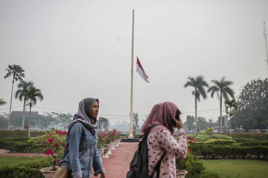 Bendera Setengah Tiang untuk BJ Habibie