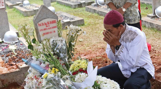 Warga Kirim Doa untuk Almarhum BJ Habibie