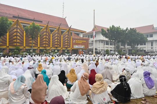 Kabut Asap Kian Parah, Warga Riau Gelar Salat Minta Hujan