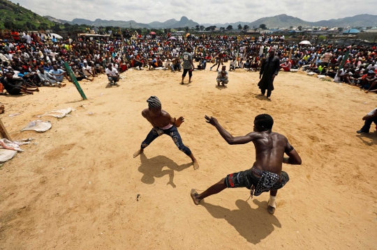 Melihat Lebih Dekat Tinju Brutal di Afrika Barat