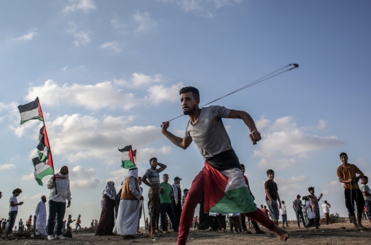 Aksi Warga Gaza Ketapel Pasukan Israel dari Perbatasan