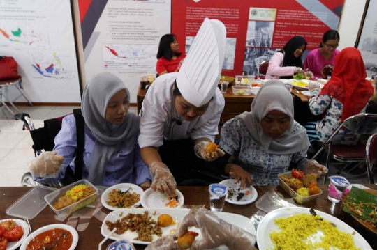 Anak Berkebutuhan Khusus dan Disabilitas Belajar Menghias Bekal Nusantara