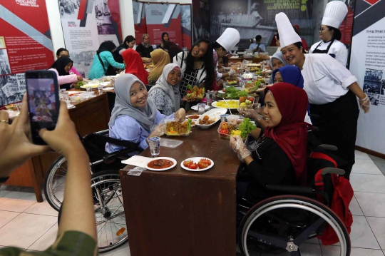 Anak Berkebutuhan Khusus dan Disabilitas Belajar Menghias Bekal Nusantara