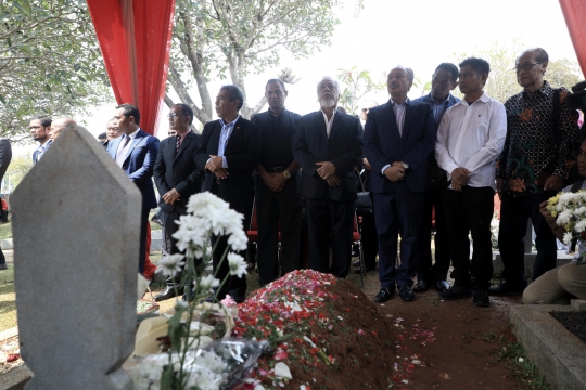 Xanana Gusmao dan Rakyat Timor Leste Berziarah ke Makam BJ Habibie