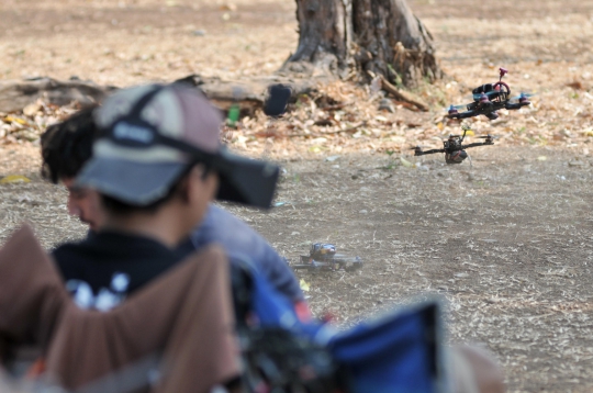 Keseruan Bermain Drone Balap