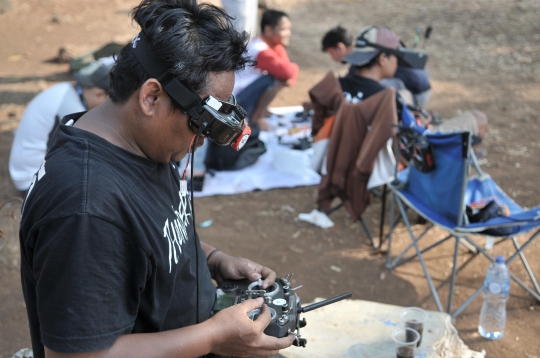 Keseruan Bermain Drone Balap