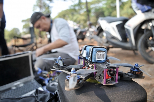 Keseruan Bermain Drone Balap